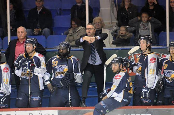 Turbulente victoire de 9 à 0 pour le Blizzard Cloutier Nord-Sud contre l'Isothermic