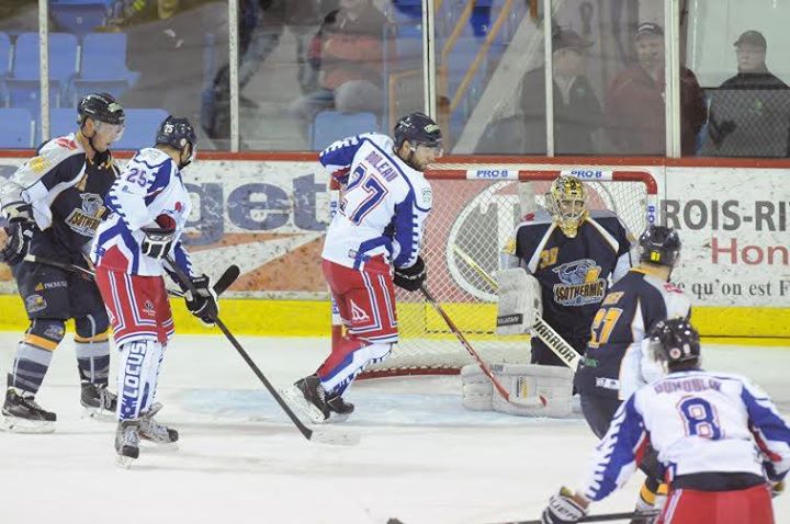 Turbulente victoire de 9 à 0 pour le Blizzard Cloutier Nord-Sud contre l'Isothermic