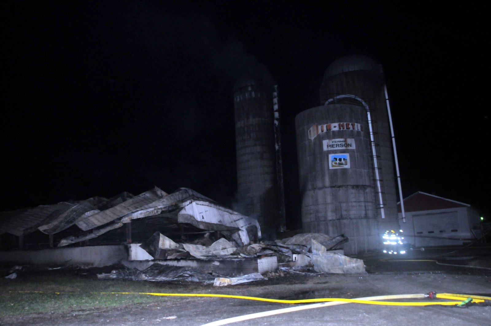Un incendie détruit un bâtiment agricole à Sainte-Séraphine