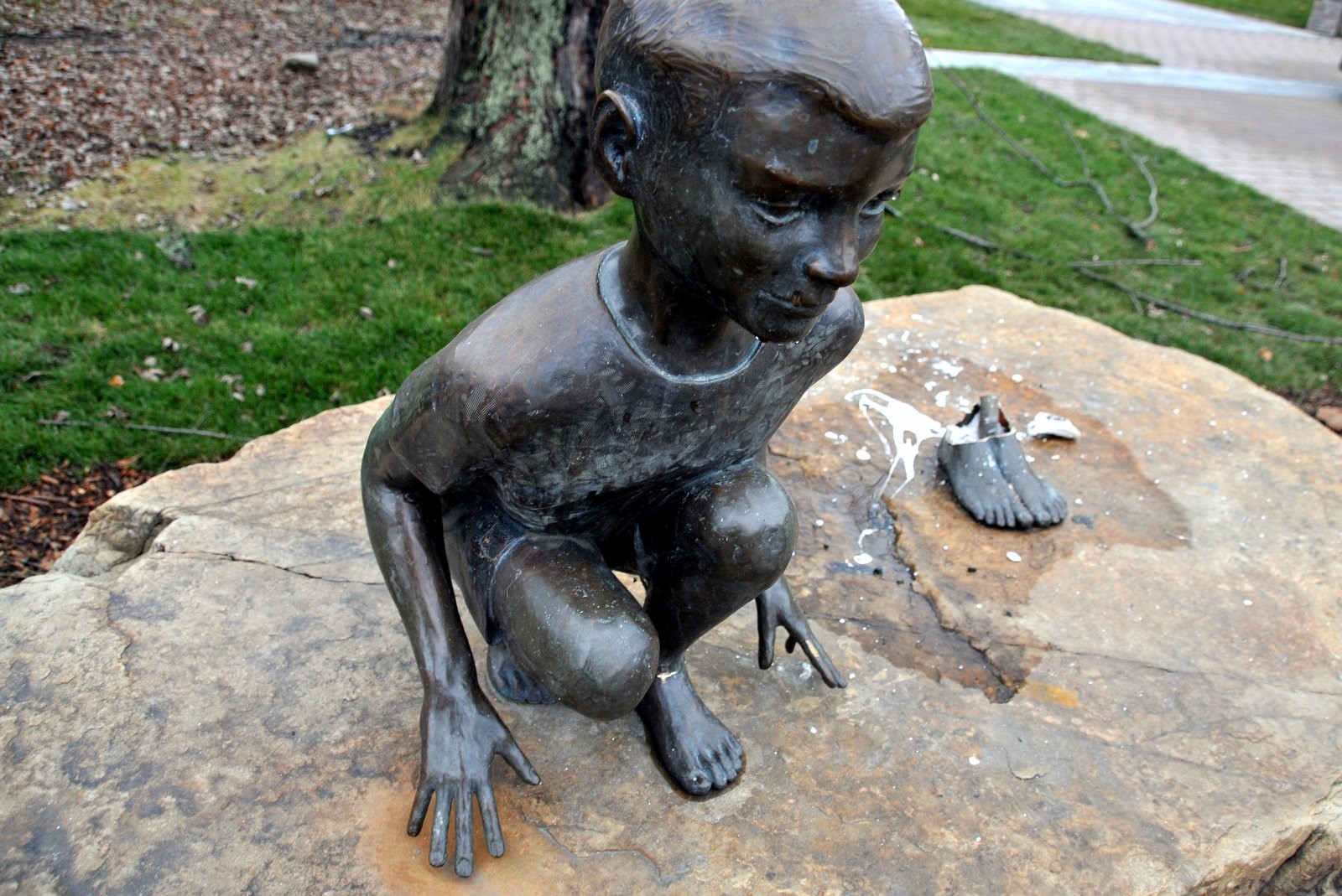 Une statue de bronze arrachée du parc Woodyatt