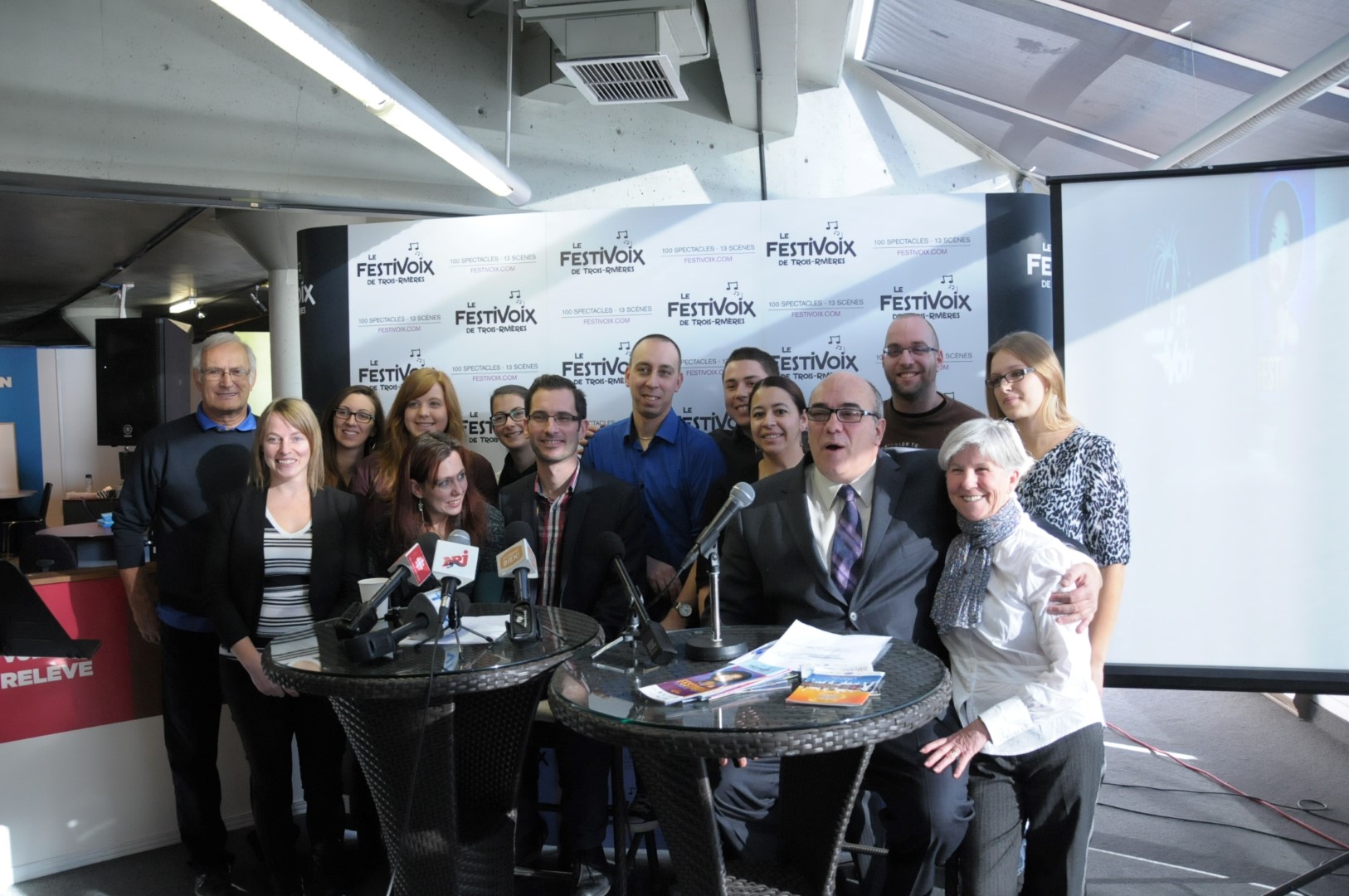Des membres de l'équipe du FestiVoix qui participent à son succès.