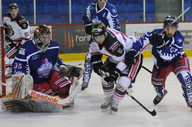 Le Blizzard Cloutier Nord-Sud l'emporte 5 à 4 contre les Éperviers de Sorel-Tracy