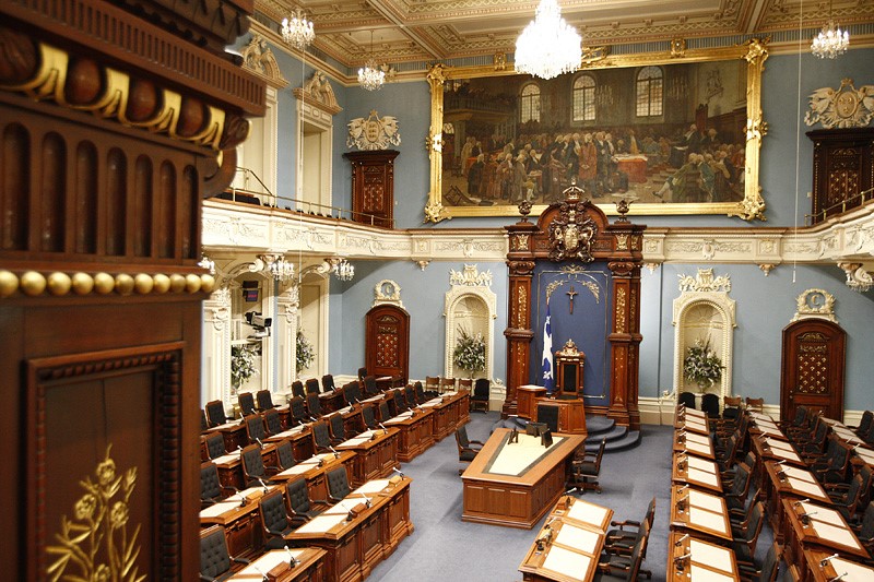 La salle des débats « salon bleu » de l’Assemblée Nationale du Québec.