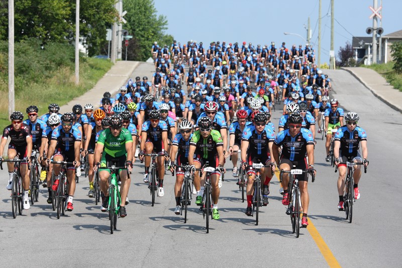 Près de 3000 cyclistes ont participé au Granfondo en 2014.