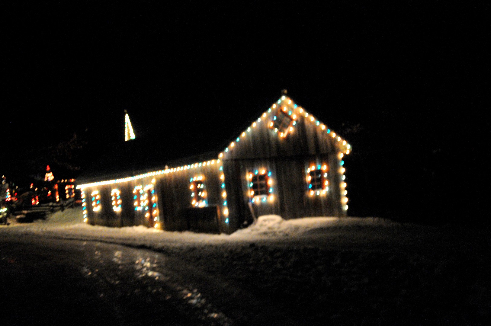 Village illuminé: un moment de bonheur pur 