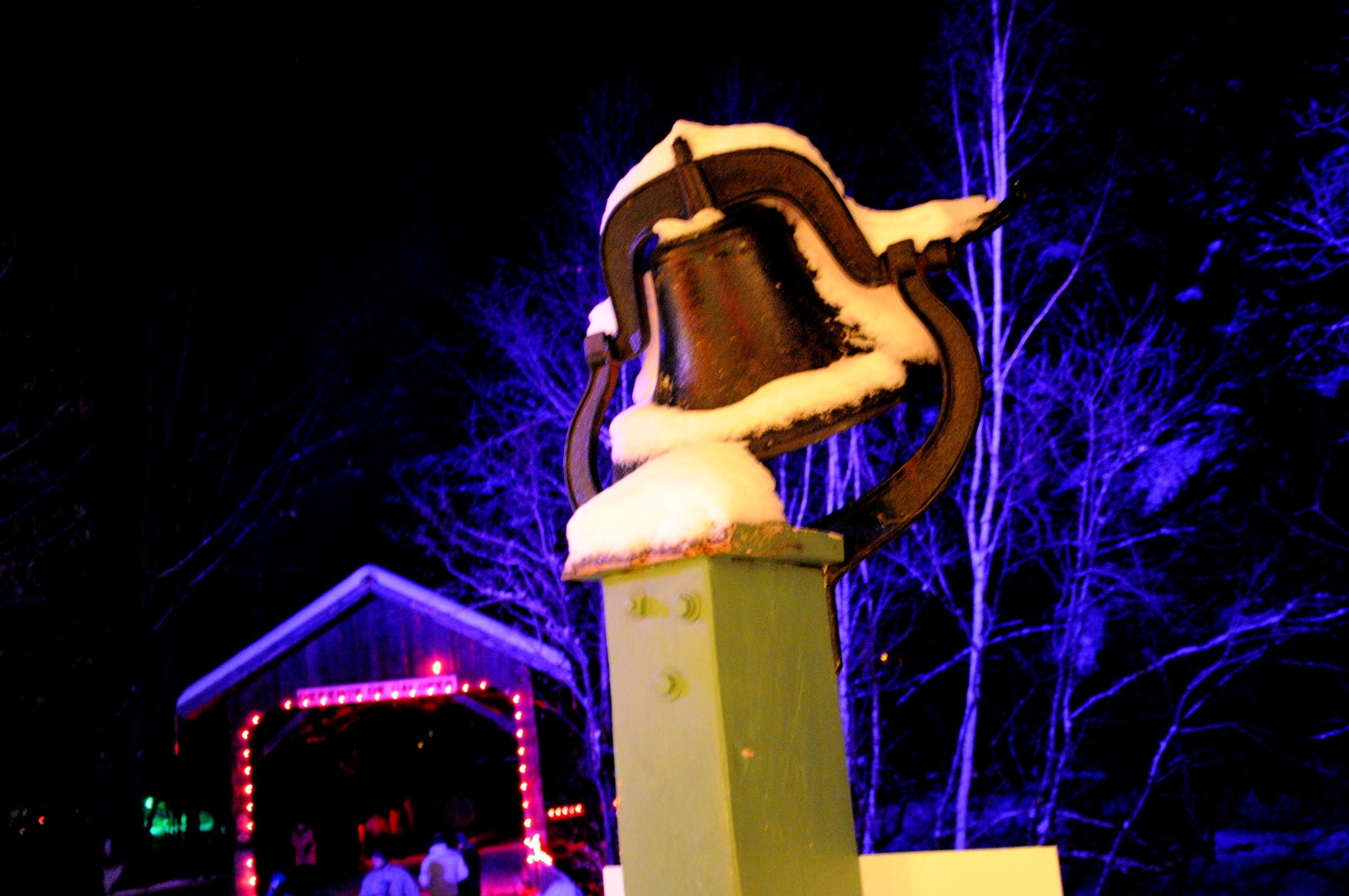 Village illuminé: un moment de bonheur pur 
