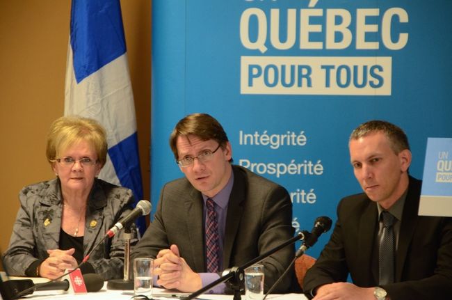 Le ministre des Affaires municipales a dénoncé l’inaction d’Ottawa, qui refuse d’offrir de l’aide financière aux victimes de la pyrrhotite. De gauche à droite, Noëlla Champagne, députée de Champlain, Sylvain Gaudreault, ministre des Affaires municipales, des Régions et de l’Occupation du territoire, et Luc Trudel, député de Saint-Maurice.