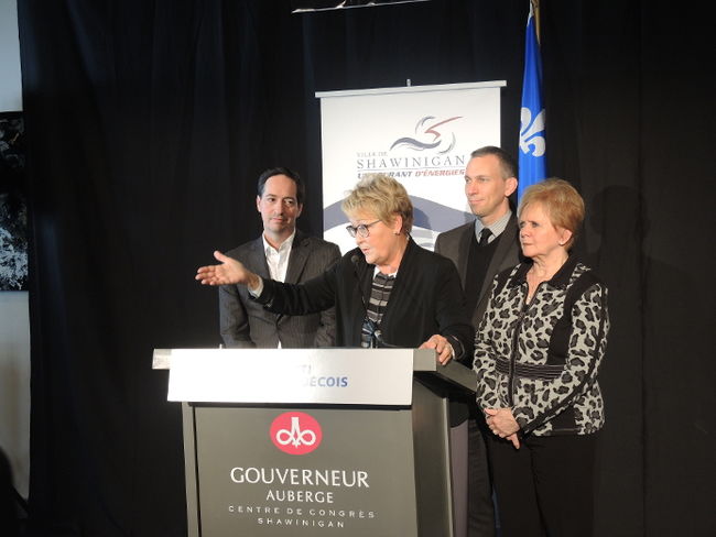 Le président du Conseil du trésor, Stéphane Bédard, la première ministre du Québec, Pauline Marois, le député de Saint-Maurice, Luc Trudel ainsi que la députée de Champlain, Noëlla Champagne, à l’occasion du caucus parlementaire qui avait lieu à Shawinigan mercredi et jeudi à Shawinigan.