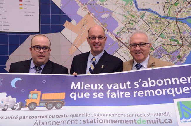 De gauche à droite: Jean-François Chaîné, directeur général de Locomotive, Yves Lévesque, maire de Trois-Rivières, et Michel Cormier, conseiller du district de Saint-Louis-de-France, lors du dévoilement de la plateforme internet, mercredi matin.
