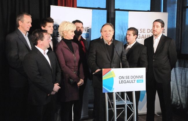 François Legault a présenté vendredi les candidats de la CAQ pour les régions de la Mauricie et du Centre-du-Québec en vue des prochaines élections provinciales.