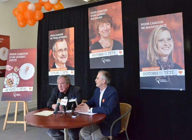 -François Dubois, candidat de Québec solidaire dans Laviolette, et Jean-Claude Landry, candidat de Québec solidaire dans Trois-Rivières, présentent les priorités régionales de leur parti