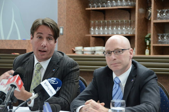 Les candidats pour le Parti libéral du Québec dans Maskinongé, Marc H. Plante (à gauche), et dans Trois-Rivières, Jean-Denis Girard (à droite).