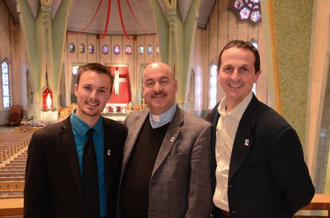 De gauche à droite: Simon Bournival, coordonnateur du Festival de l’Assomption, Yoland Ouellet, recteur du Sanctuaire, et Pierre Montreuil, coordonnateur des communications du Sanctuaire.