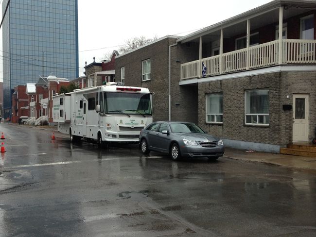 Le poste de commandement de la Sécurité publique de Trois-Rivières était toujours sur place mardi après-midi. 