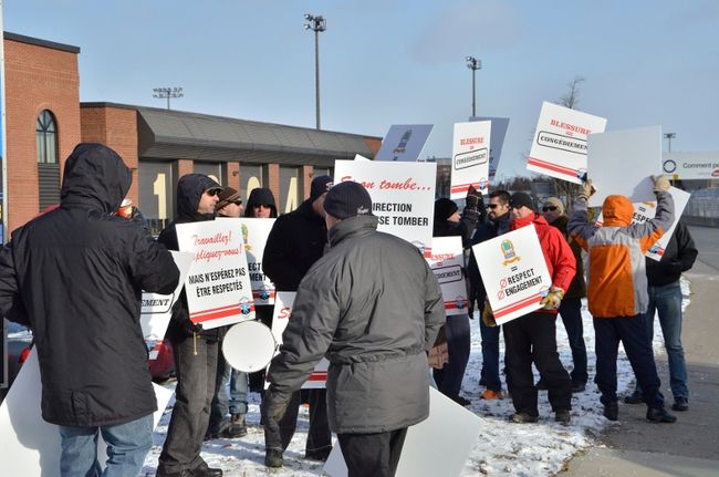 Les policiers de Trois-Rivières lors d'une manifestation en appui à Jason Dubé en novembre dernier