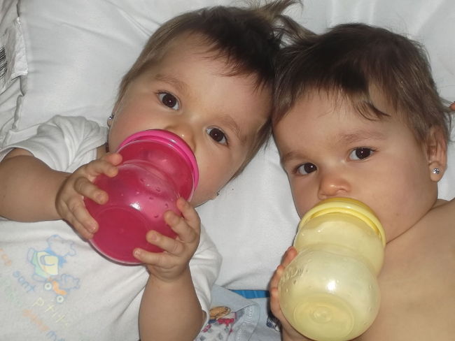 Les jumelles Ariane et Jasmine, dans l’ordre habituel