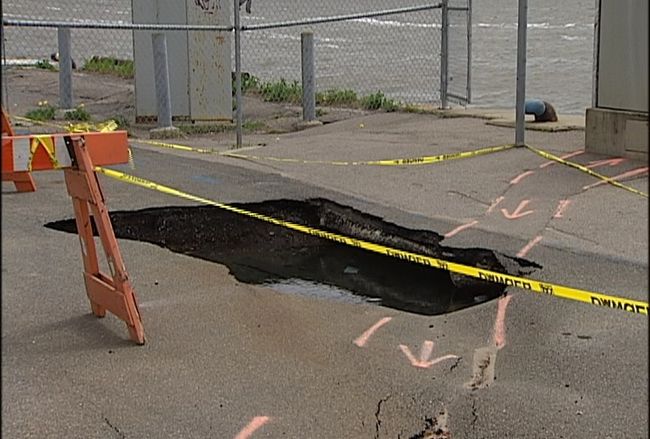 Un large trou au parc portuaire