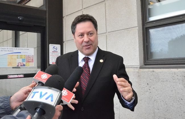 Le député de Champlain, Pierre Michel Auger, a rencontré les médias vendredi matin pour annoncer la candidature possible du Centre Cloutier-du Rivage pour devenir une super-clinique