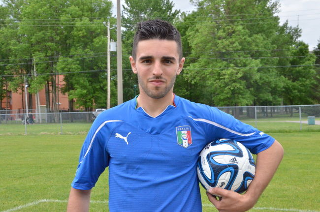Le joueur de soccer professionnel européen Joel Chiarello, originaire de la région, est de passage au pays afin de lancer son entreprise de clinique personnelle de soccer baptisée l’Académie du Soccer du Québec.