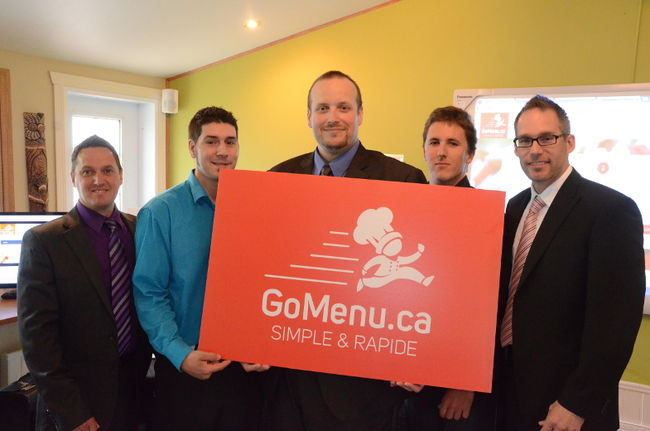 Patrice Dufour, directeur de la coordination de TechnoSolution, Yves Manseau, responsable de la technologie et franchisé des Rôtisseries Fusée, Sylvain Cormier, président de TechnoSolution, Francis Levasseur, vice-président et directeur technique, et Jacques Picard, communications et marketing.