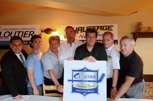 De gauche à droite: Diego Brunelle (propriétaire), le joueur Jonathan Bellemare, Pierre Élie (propriétaire), Ronald Lavertu (propriétaire), Sylvain Robert (propriétaire), Yves Tremblay (propriétaire) et Jean Brousseau (propriétaire).