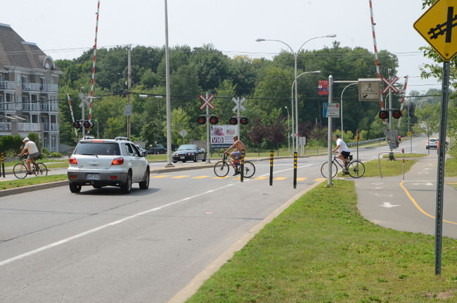 Si la courtoisie envers les cyclistes n’est pas sécuritaire partout, elle reste très appréciée, surtout par les personnes moins à l’aise sur leur selle ou leurs patins, selon Marc-André Gilbert.