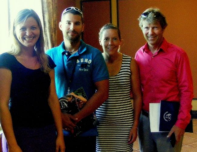 De gauche à droite on retrouve: Catherine Beaudoin-Duval, coordonnatrice, Dominic Thibault, canotier, Judy-Ann Parke de l'Association des coureurs en canots du Québec, et Michel Casabon.