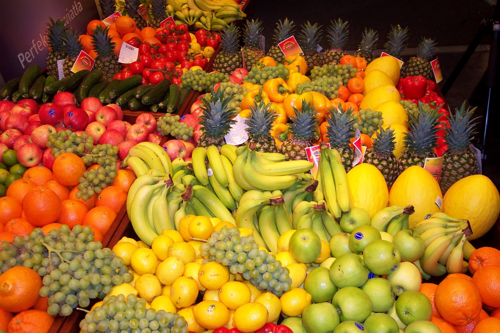 La sédentarisation et la révolution industrielle ont profondément modifié nos habitudes alimentaires. Intégrer les légumes et les fruits nous aident à développer de saines habitudes alimentaires.