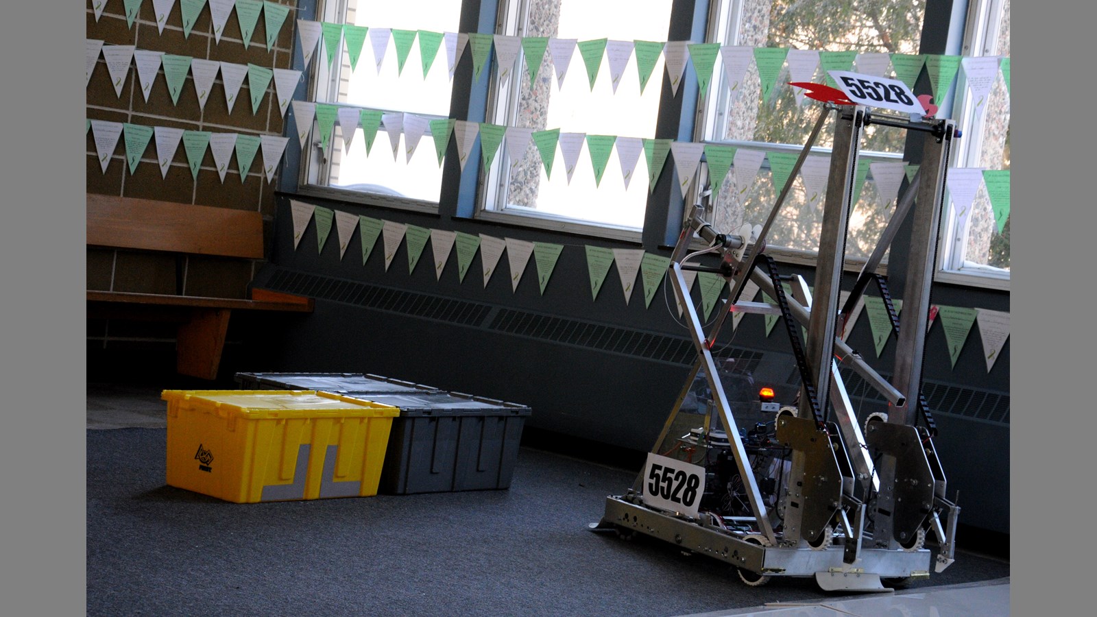 Robot de l'Institut Secondaire Keranna.