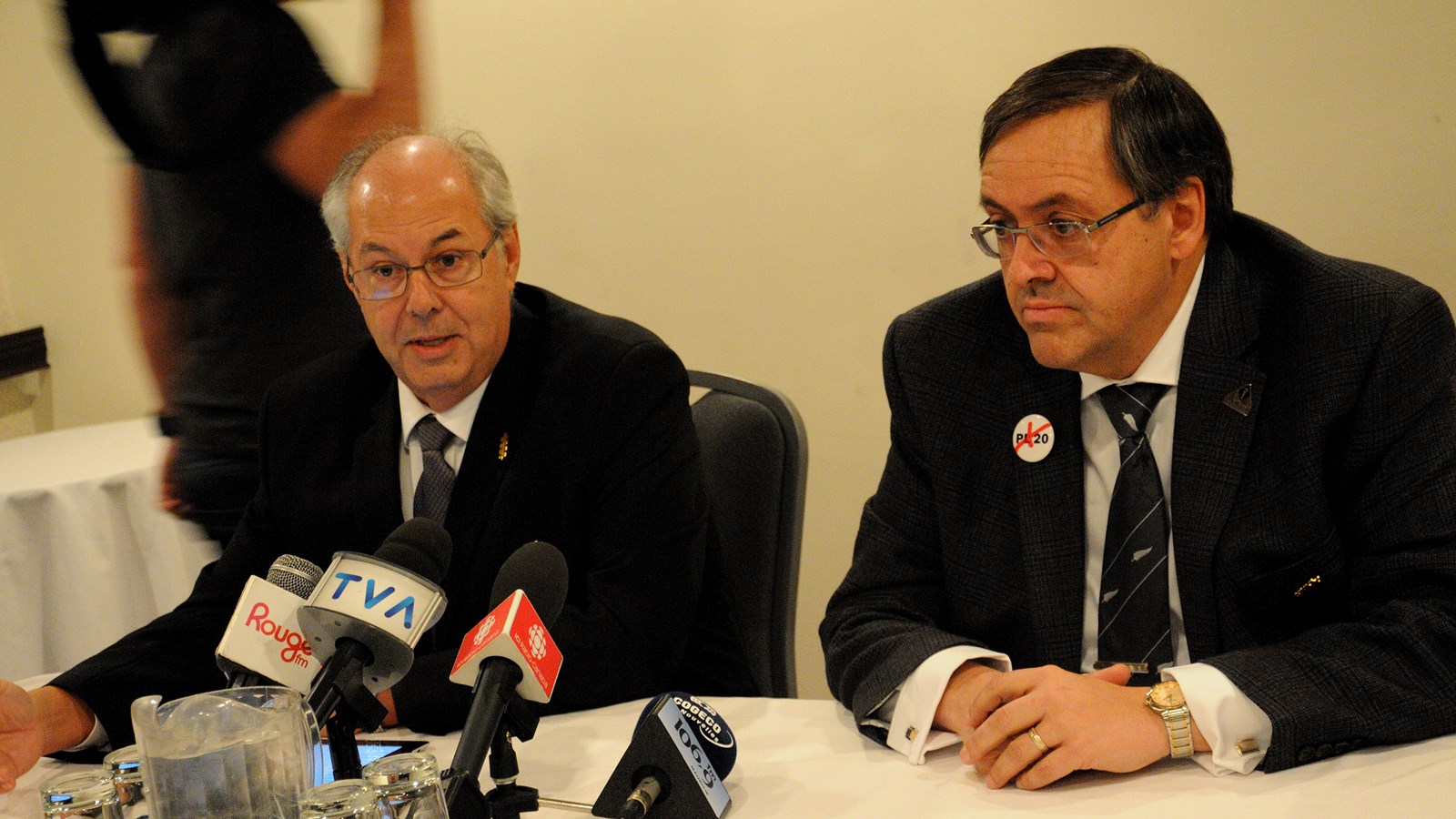 Le président de la Fédération des médecins omnipraticiens du Québec (FMOQ), le Dr Louis Godin et le Dr Pierre Martin de Trois-Rivières.