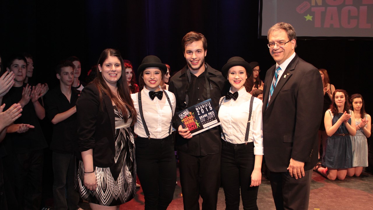 Jasmine Bouchard, Madeleine Bellefeuille et Jérôme St-Jean (Académie les Estacades)