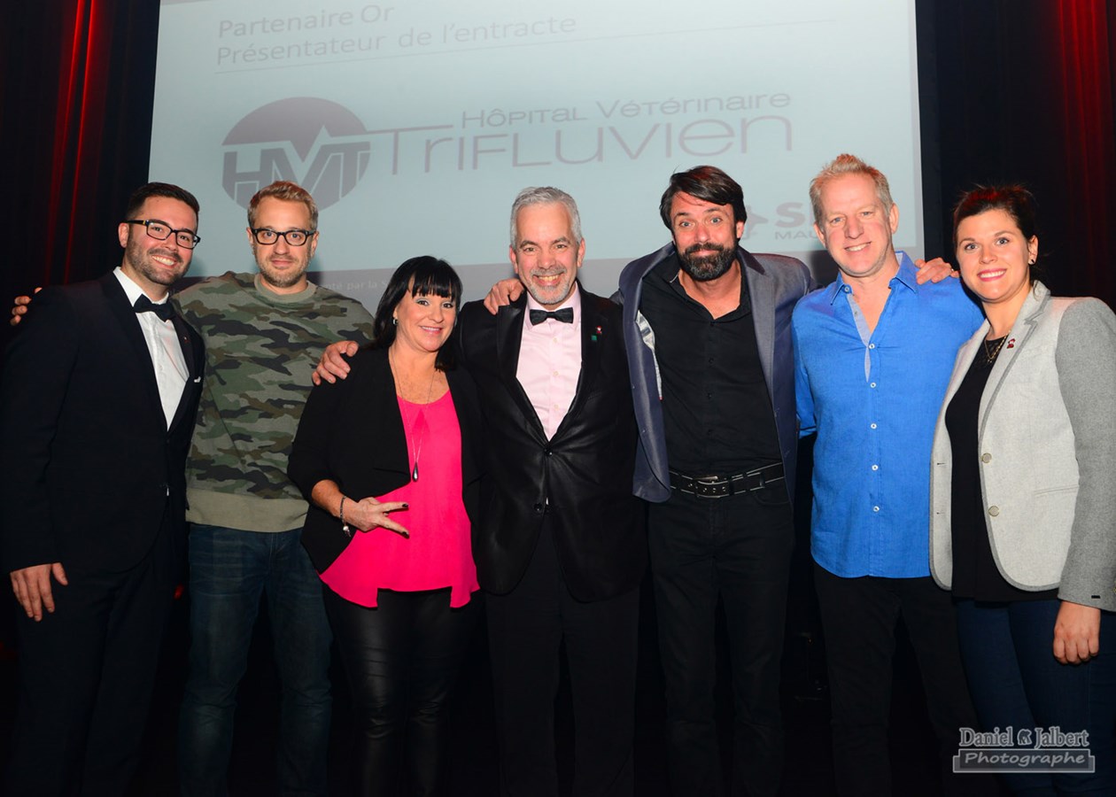 Marco Champagne (Directeur général SPA Mauricie), Martin Perizzolo, Daniel Cournoyer (Président SPA Mauricie), Jean-Marie Corbeil (animateur de la soirée), François Massicotte, Sarah-Lise Hamel (responsable des communications et du développement philanthropique SPA Mauricie)