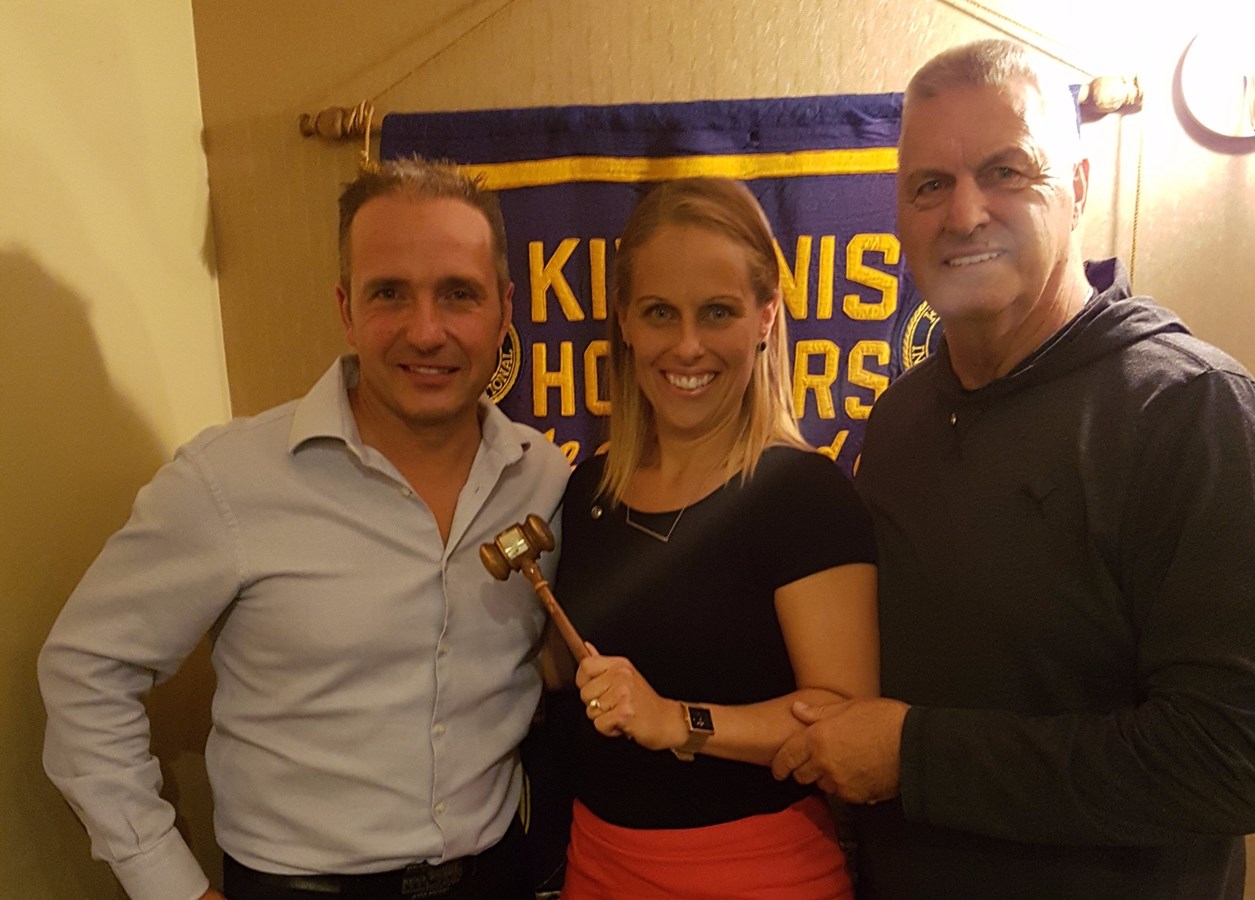 Steve Lafontaine, président sortant, Caroline Doucet, nouvelle présidente et Michel Gervais, lieutenant-gouverneur.