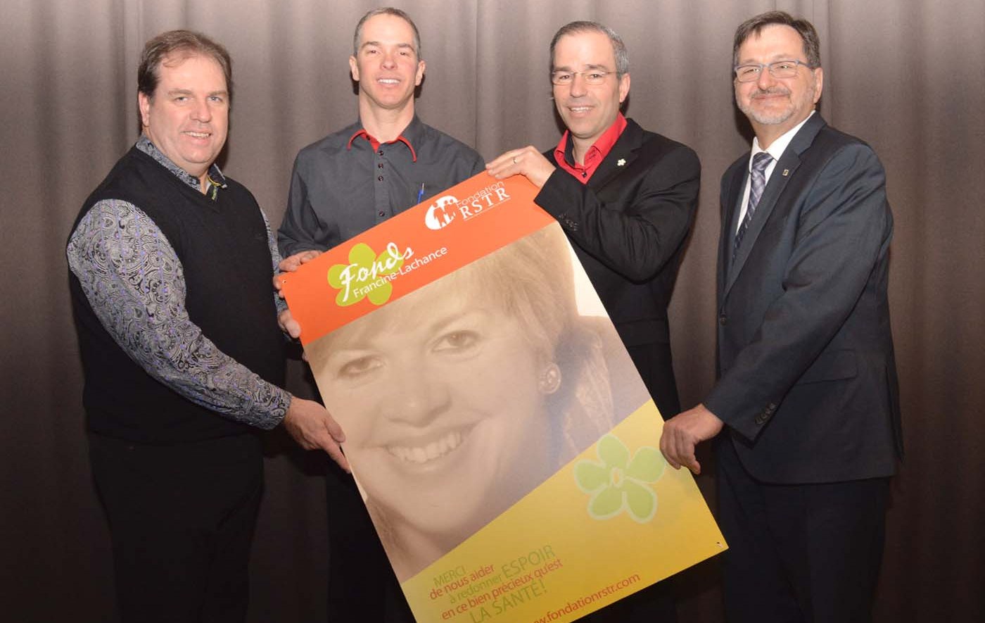 M. Alain Lafontaine, président du Fonds Francine-Lachance, M. Martin Harvey, propriétaire du restaurant Pacini de Trois-Rivières, Dr Christian Carrier, hémato-oncologue et chef de service de l’hémato-oncologie du Centre hospitalier affilié universitaire régional du CIUSSS MCQ et M. Gaétan Boivin, président du conseil d'administration de la Fondation RSTR.