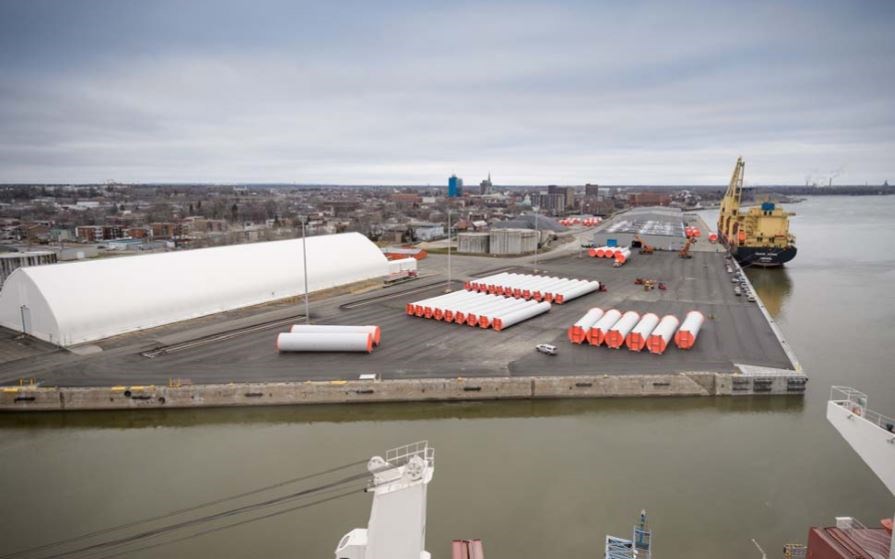 Le terminal 13 du Port de Trois-Rivières a accueilli son premier navire en décembre 2016. Deux voies ferroviaires et des passages à niveau desservent le terminal afin de faciliter la manutention de la marchandise. Le terminal possède une superficie totale d’environ 23 500 mètres carrés (5,81 acres).