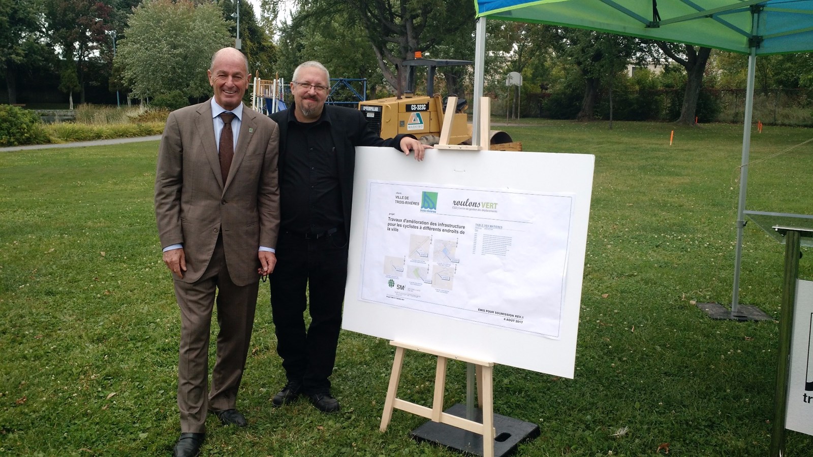 M. Yves Lévesque, maire de la ville de Trois-Rivières et M. André Lavoie, directeur général de Roulons VERT.