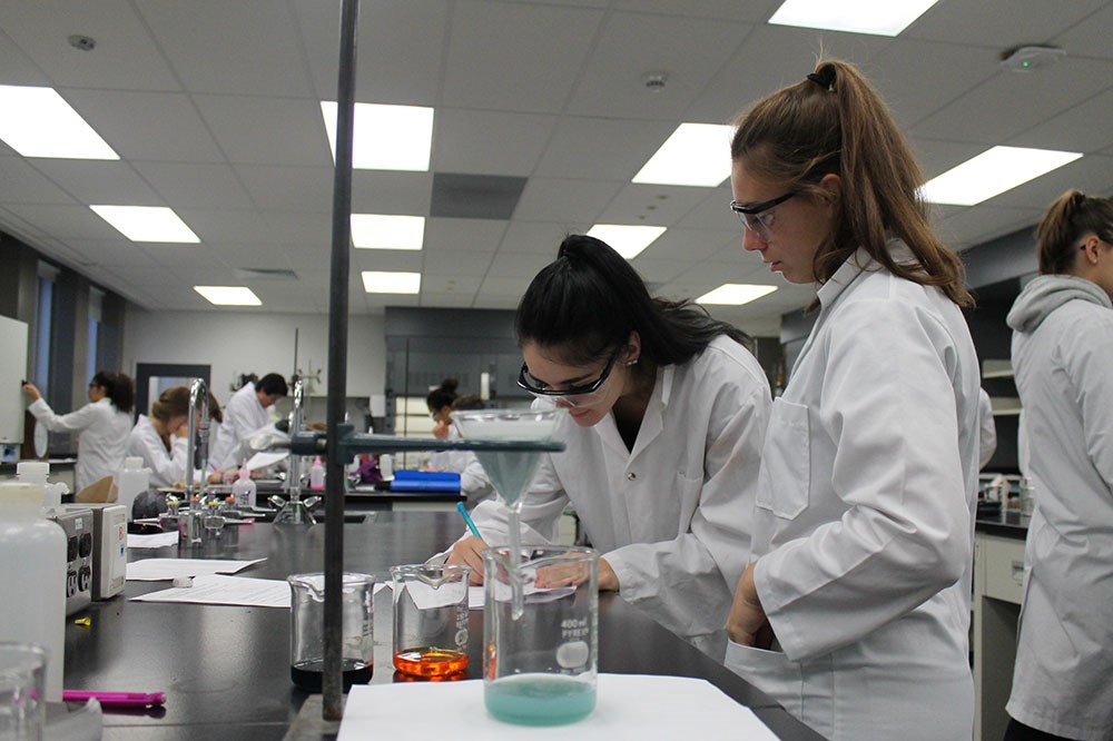 Les étudiants en Sciences de la nature transforment un composé cancérigène en ion essentiel à la vie