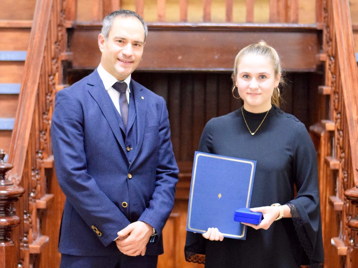 Monsieur David Bélanger, président du conseil d'administration du Collège Marie-de l'Incarnation et Angélique Brouillette.