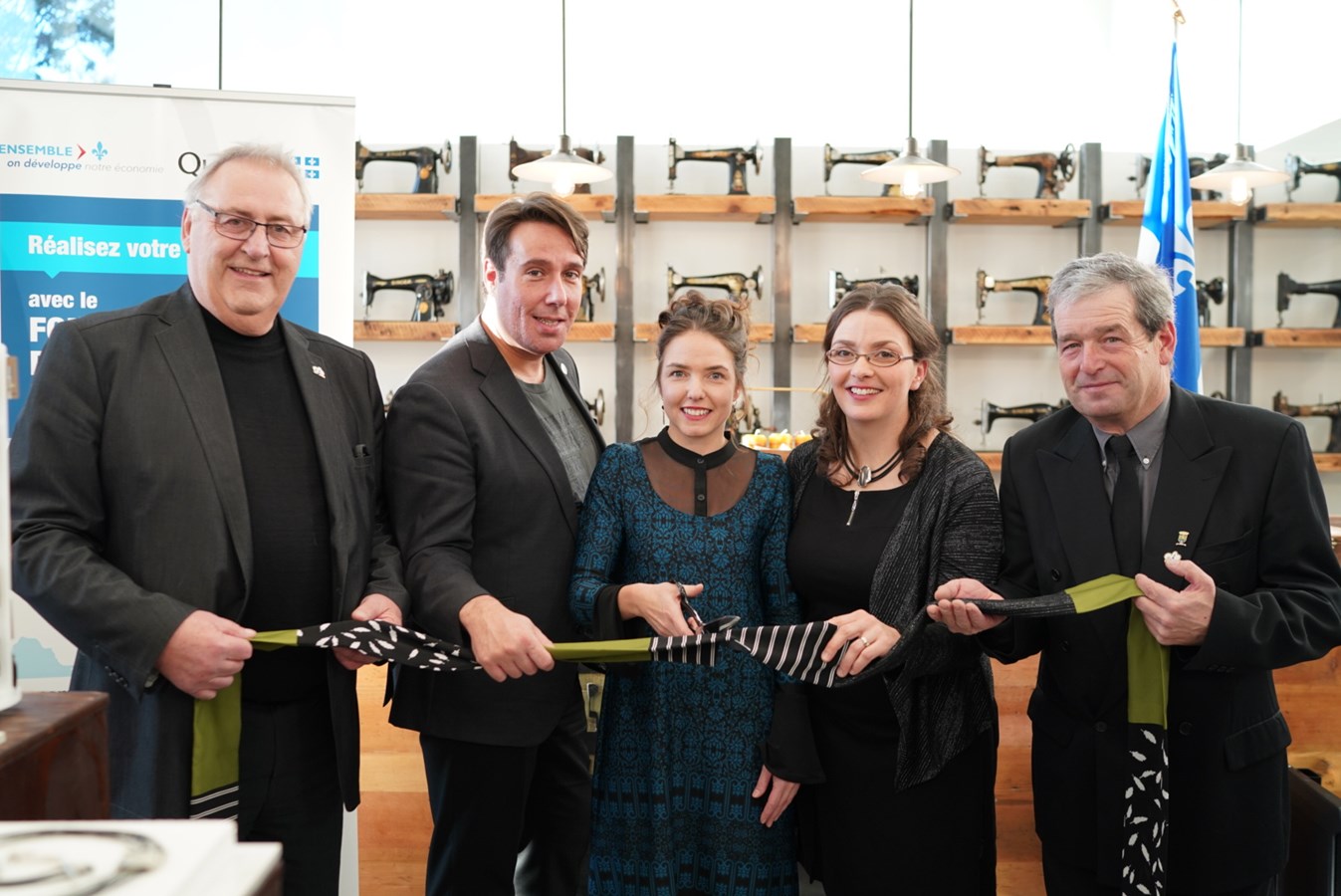 Robert Lalonde, préfet de la MRC de Maskinongé, Marc H. Plante, adjoint parlementaire du premier ministre et député provincial de Maskinongé, Marie-Claude Trempe et Evelyne Gélinas, propriétaires de Rien ne se perd, tout se crée… et Jean-Yves St-Arnaud, maire de St-Sévère.