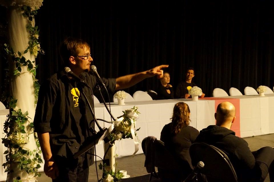 La Ligue d’improvisation mauricienne dans le décor du  Théâtre des gens de la place