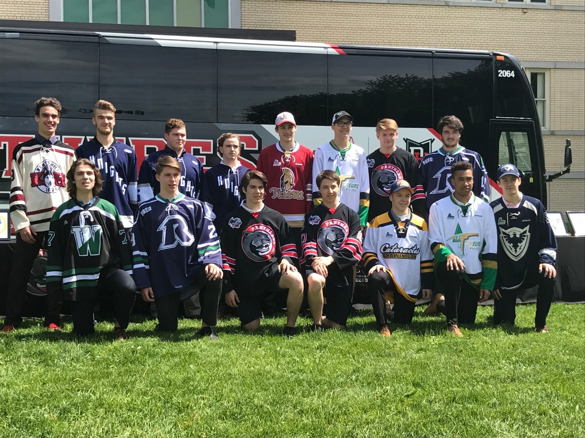 17 élèves-athlètes des Panthères de l’Académie de hockey Denis Francoeur séduisent les ligues de hockey québécoises et américaines