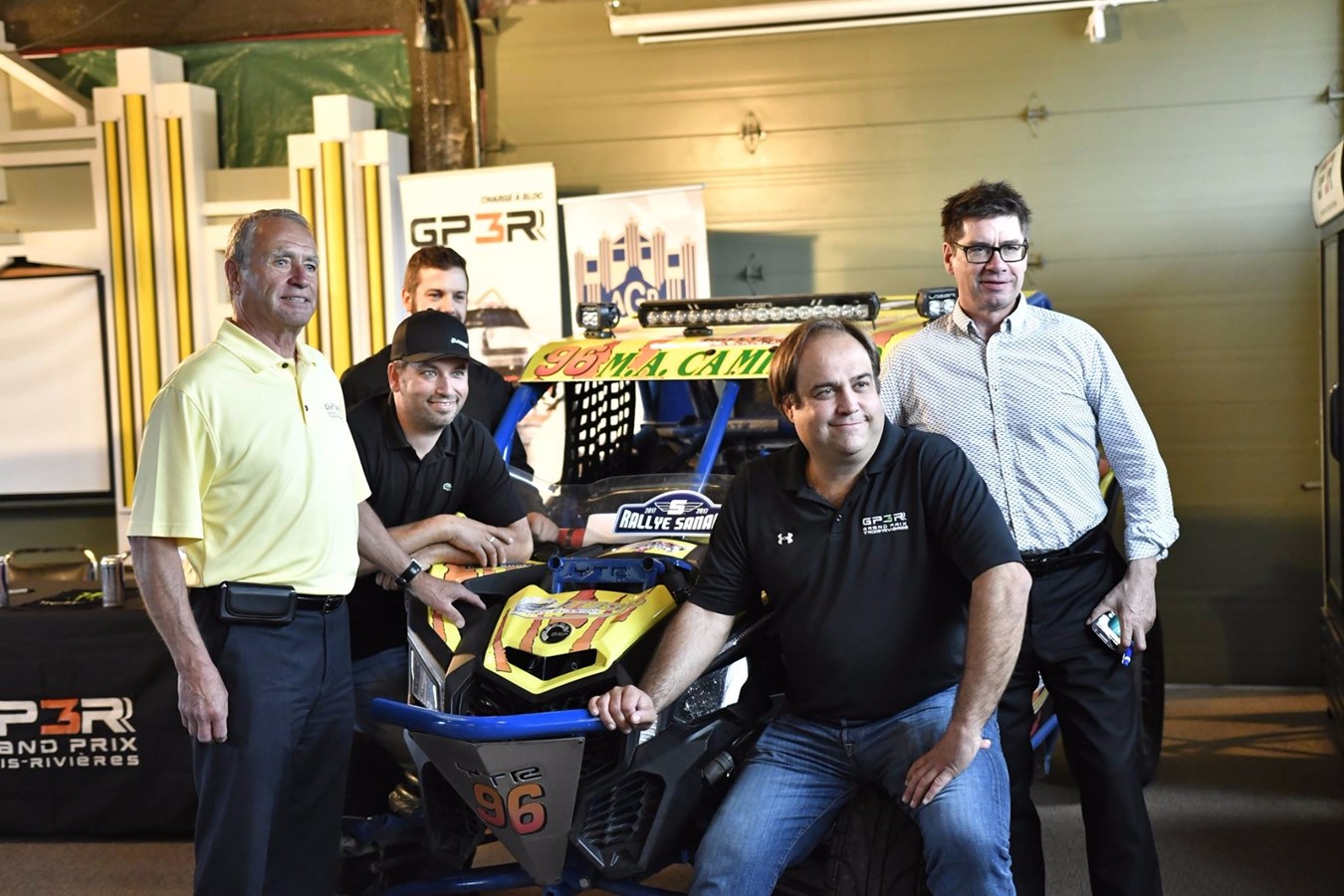 Les athlètes Monster Energy Nic Hamilton et Oliver Solberg au départ du rallycross national CXE du GP3R