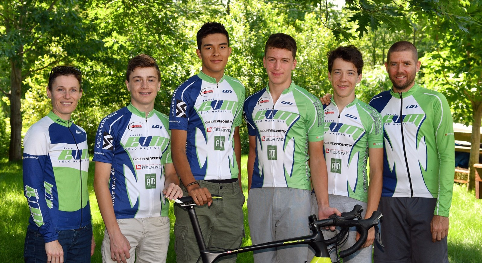 Lynn Beaumont, les Quatre cyclistes de catégorie cadet homme et Pascal Morin