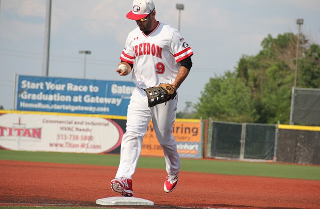 Les Aigles s'entendent avec Taylor Oldham