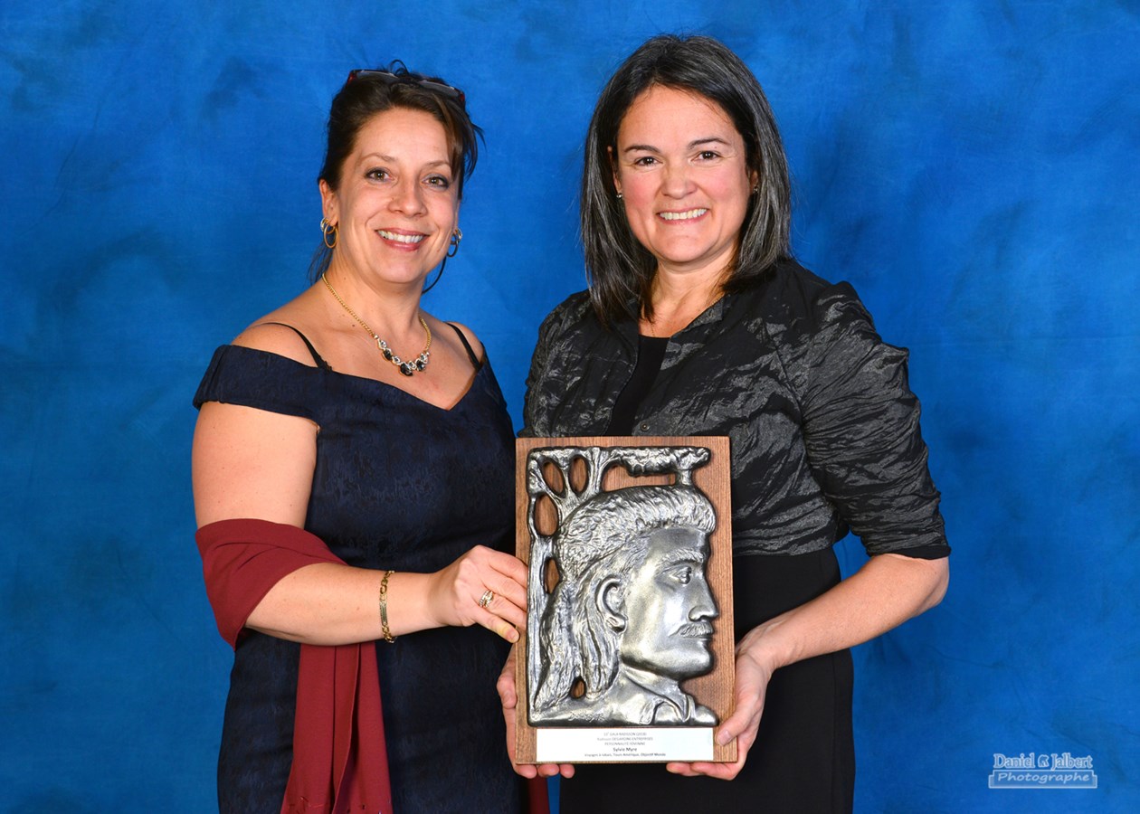Mme Chantal Durocher, directrice développement des affaires de Desjardins Entreprises Mauricie, et Mme Sylvie Myre