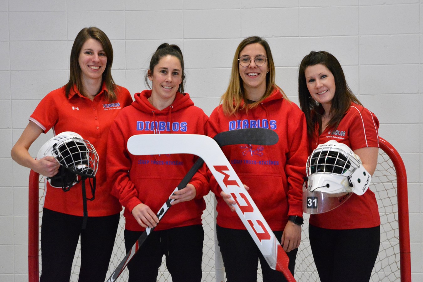 Claude Houle Lavigne, responsable des sports au Cégep de Trois-Rivières, Chantal Lampron, entraineuse-chef, Geneviève Turgeon, entraineuse des gardiennes de but et Isabelle Philibert, coordonnatrice - Vie étudiante et communautaire au Cégep de Trois-Rivières.