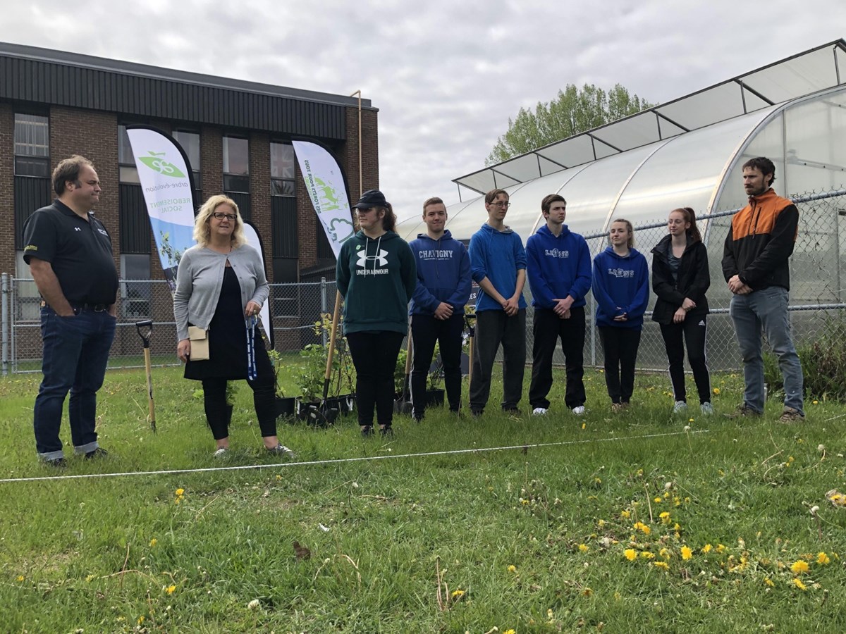 Le GP3R procède à la plantation de 200 végétaux à l’École Chavigny