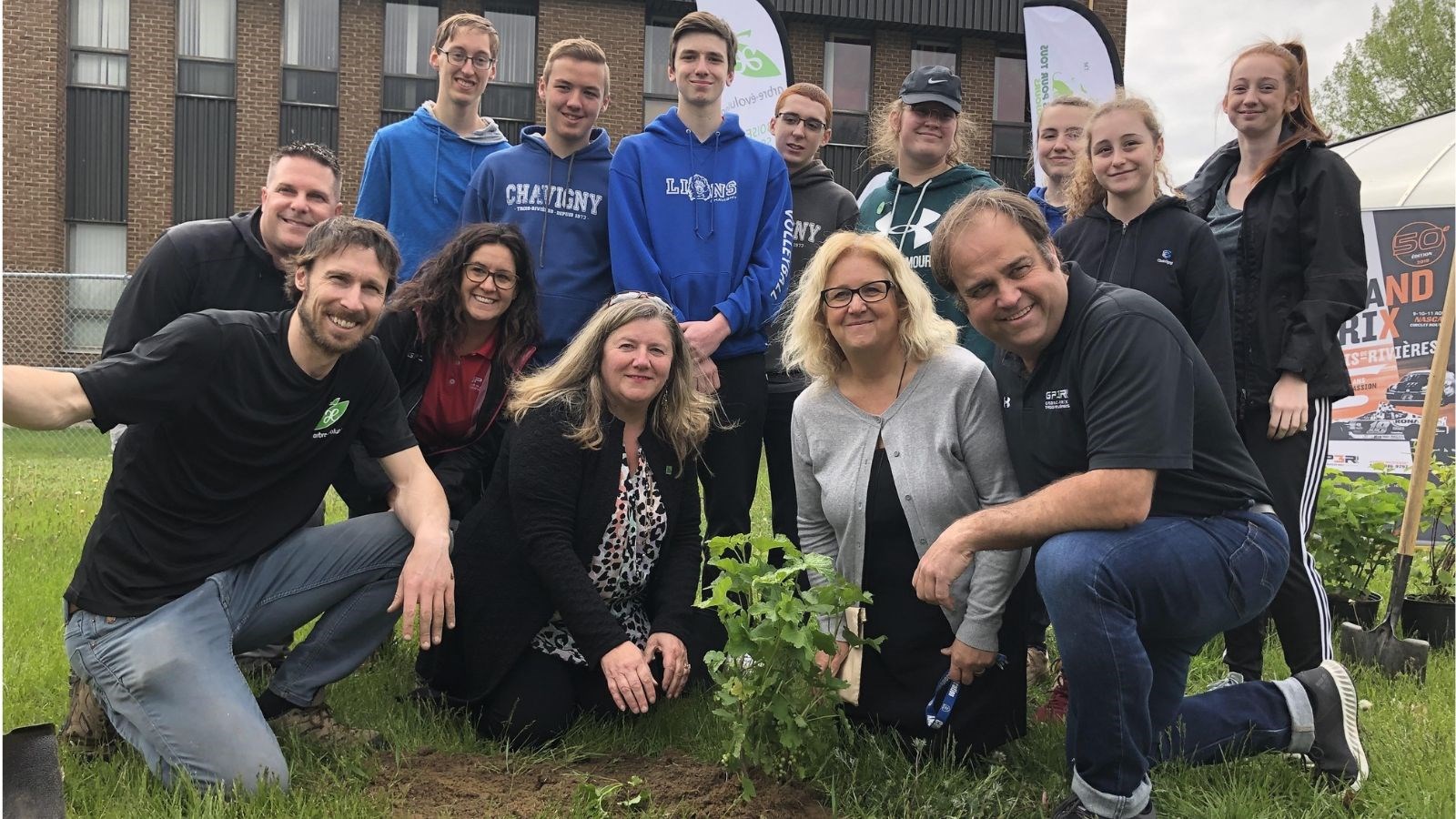 Le GP3R procède à la plantation de 200 végétaux à l’École Chavigny