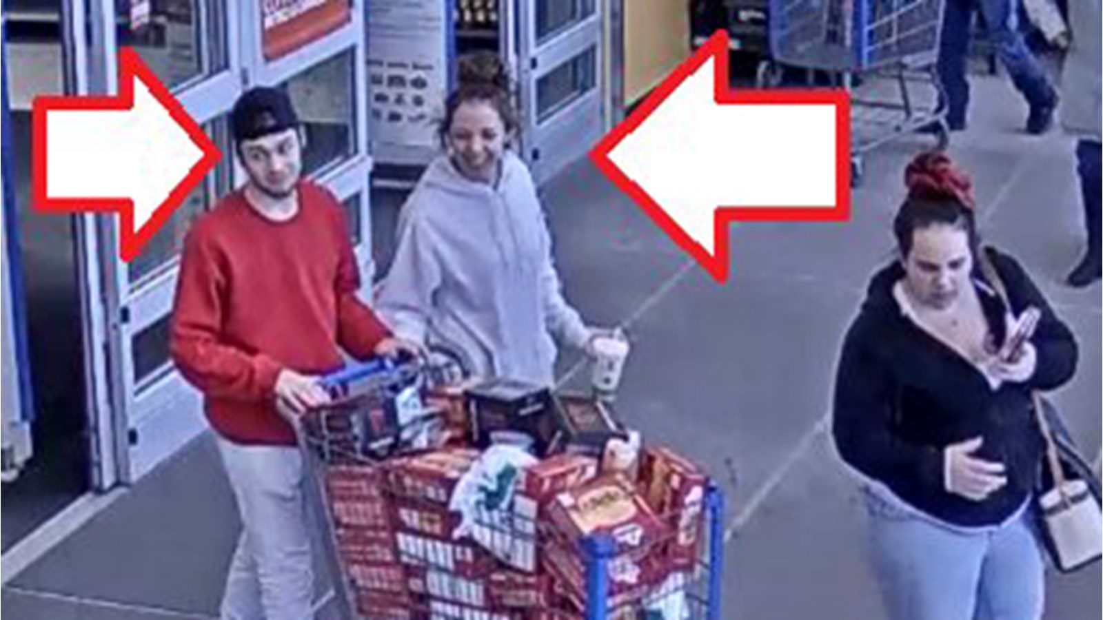 Les suspects 4 et 5 sont un homme âgé d’environ 20 ans, mince et portait casquette noire à l’envers et une femme âgée d’environ 20 ans, mince, cheveux foncés avec chignon sur la tête.
