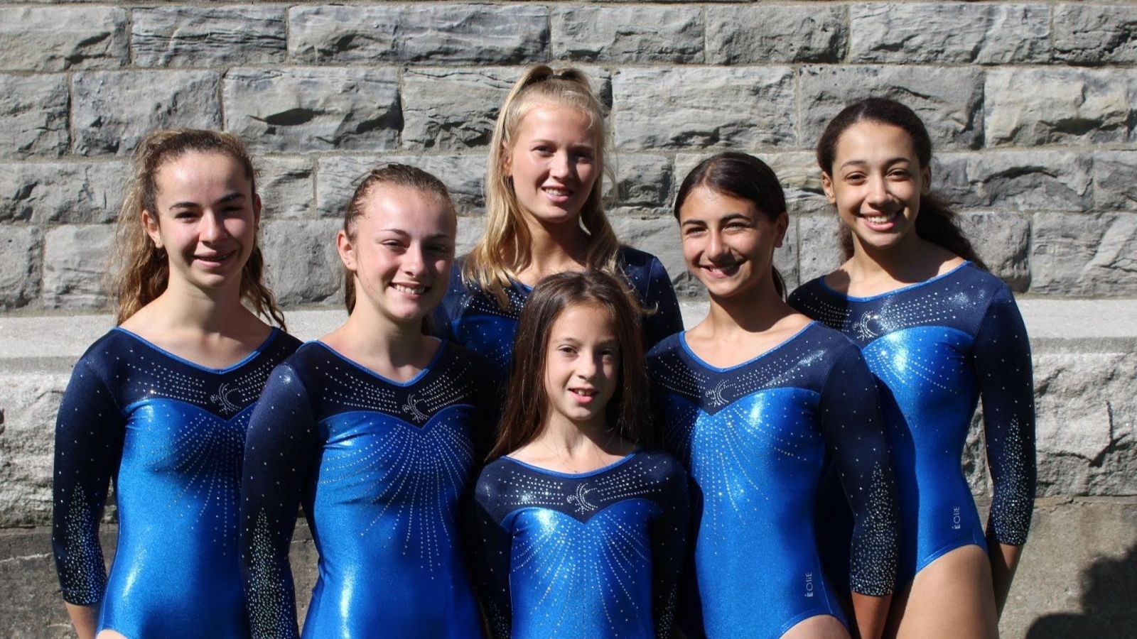 Dans l'ordre habituel, sur la photo - Devant : Mathilde Vinette, Léane Blackburn, Gaëlle St-Pierre-Lepitre, Meggy Lebel, Laetiah Sauveur. Derrière : Laurianne Legault.